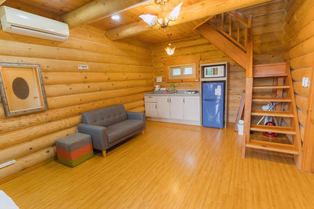Jungmun Log Pension & Resort Seogwipo Esterno foto