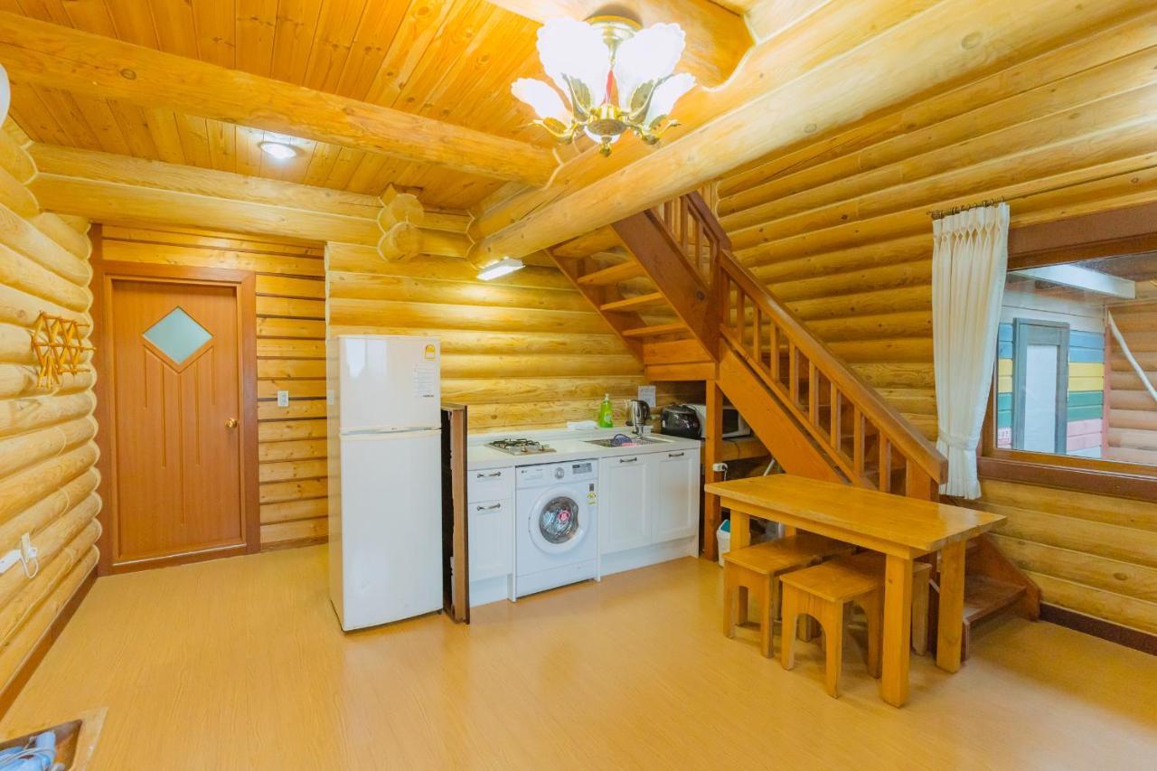 Jungmun Log Pension & Resort Seogwipo Esterno foto