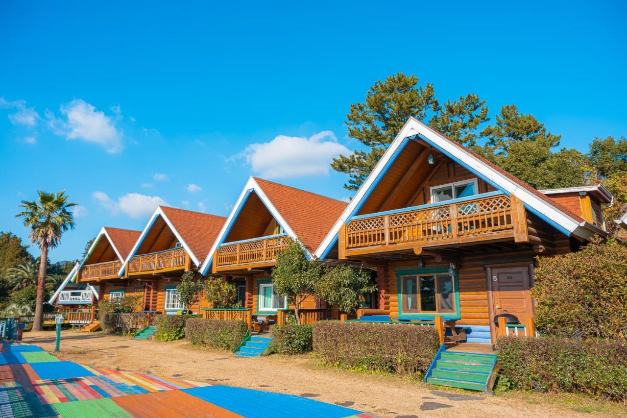 Jungmun Log Pension & Resort Seogwipo Esterno foto