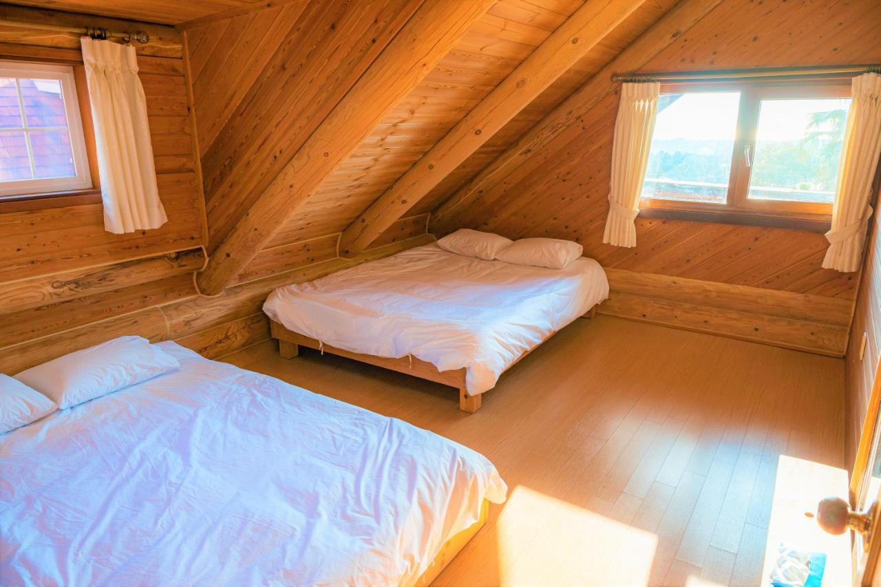 Jungmun Log Pension & Resort Seogwipo Esterno foto