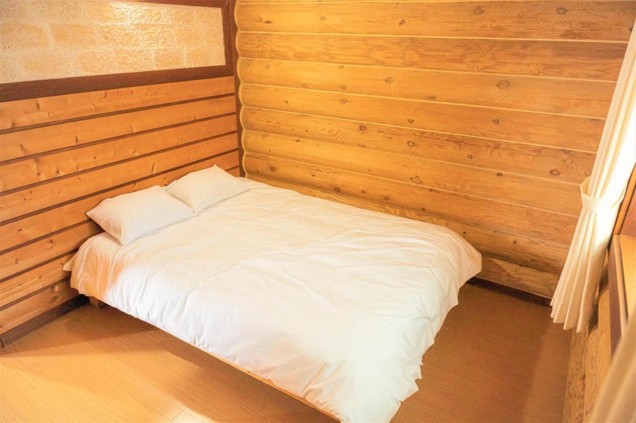 Jungmun Log Pension & Resort Seogwipo Esterno foto