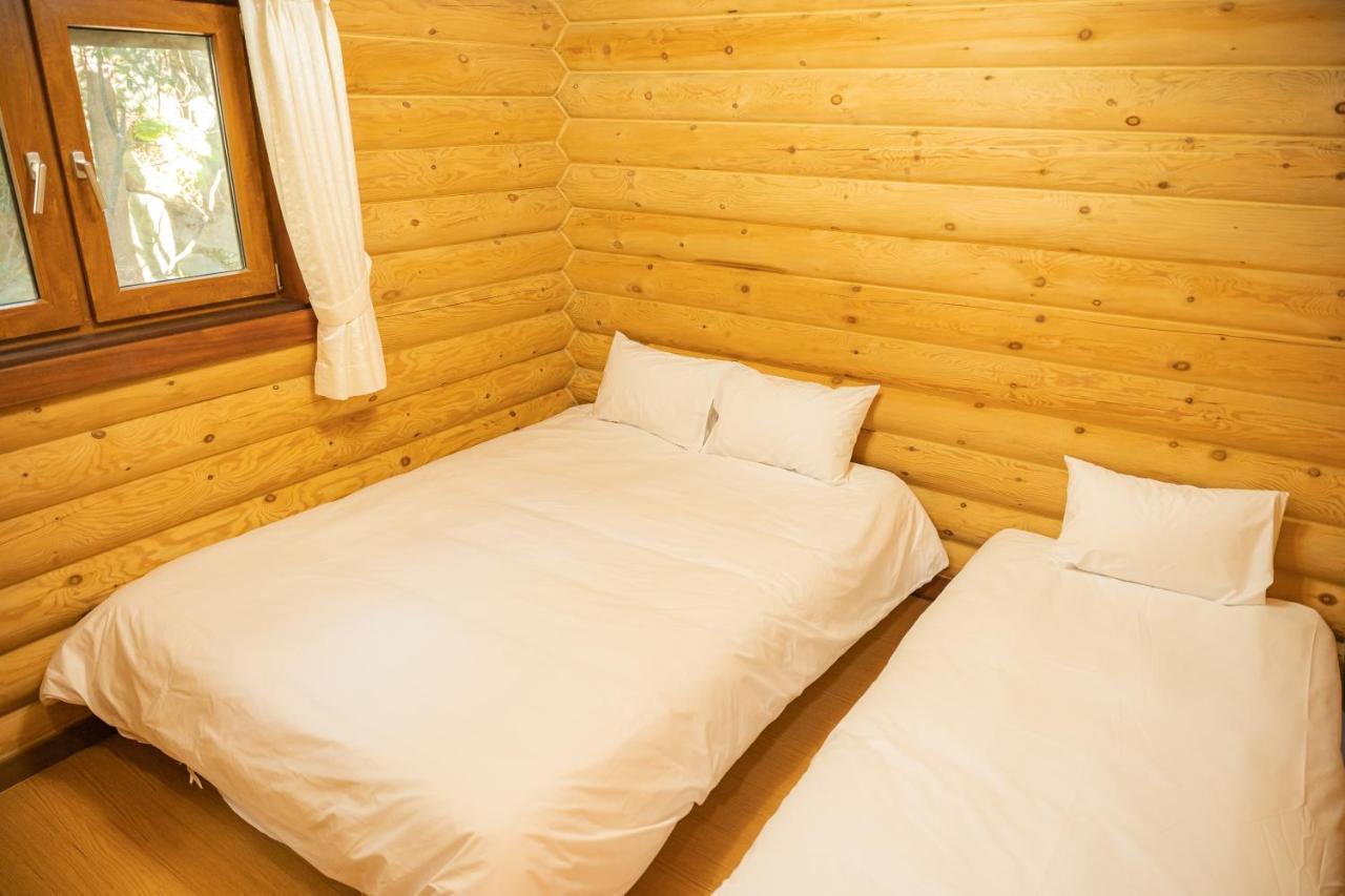 Jungmun Log Pension & Resort Seogwipo Esterno foto