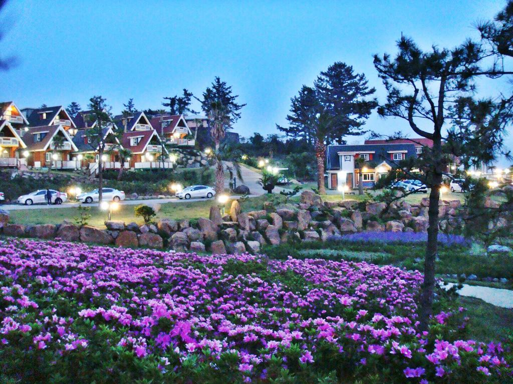 Jungmun Log Pension & Resort Seogwipo Esterno foto