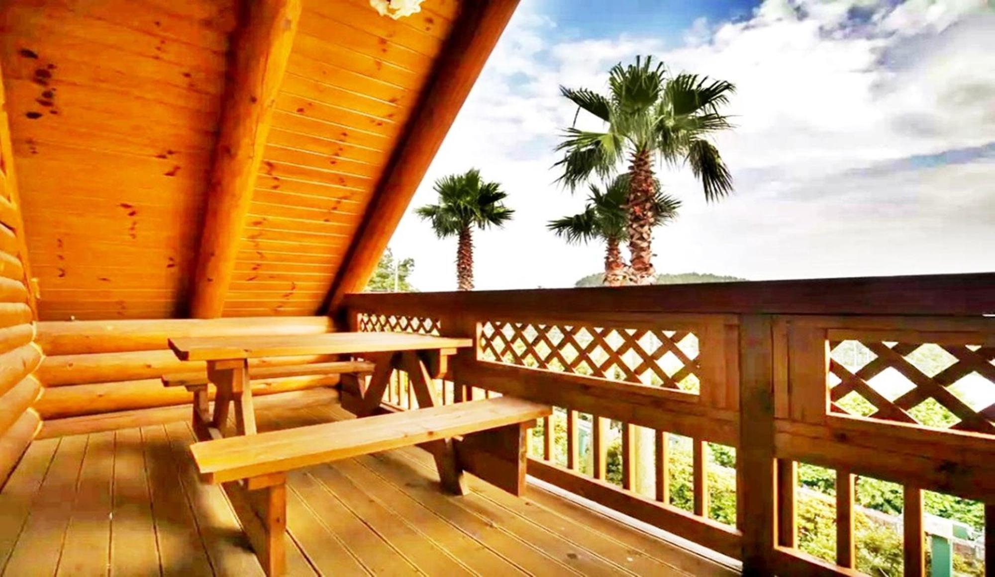 Jungmun Log Pension & Resort Seogwipo Esterno foto