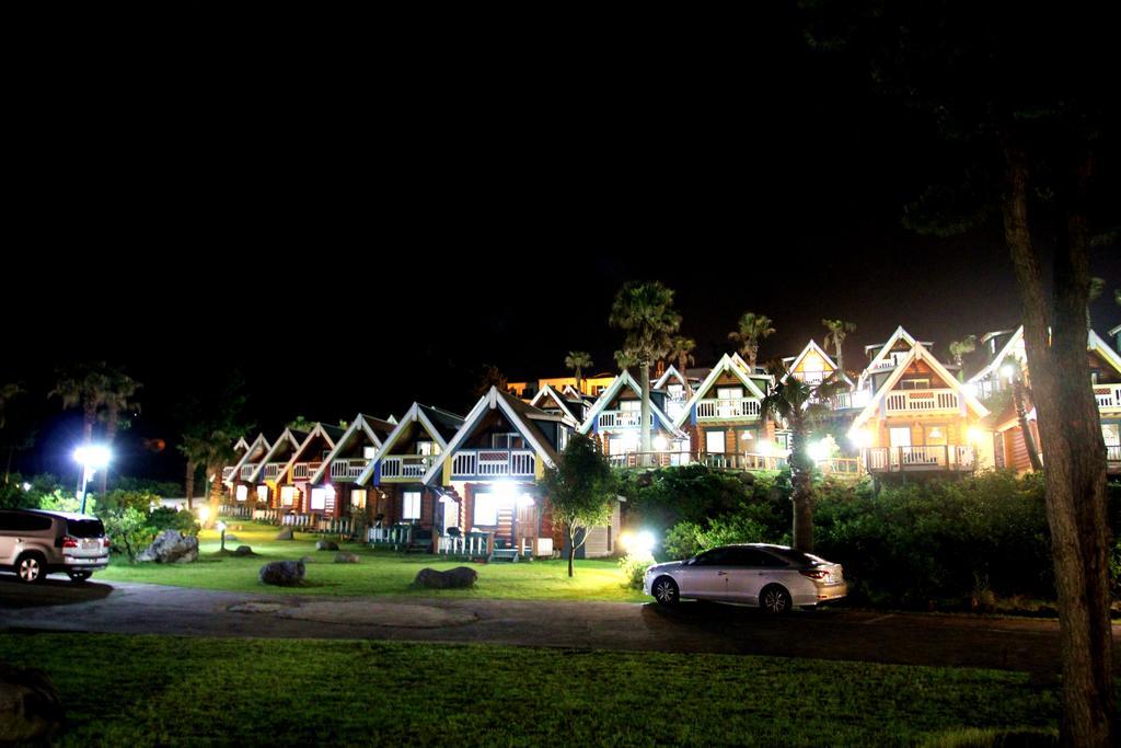Jungmun Log Pension & Resort Seogwipo Esterno foto