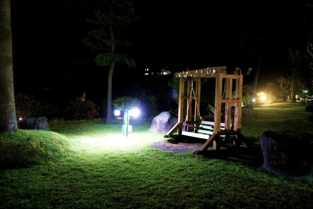 Jungmun Log Pension & Resort Seogwipo Esterno foto