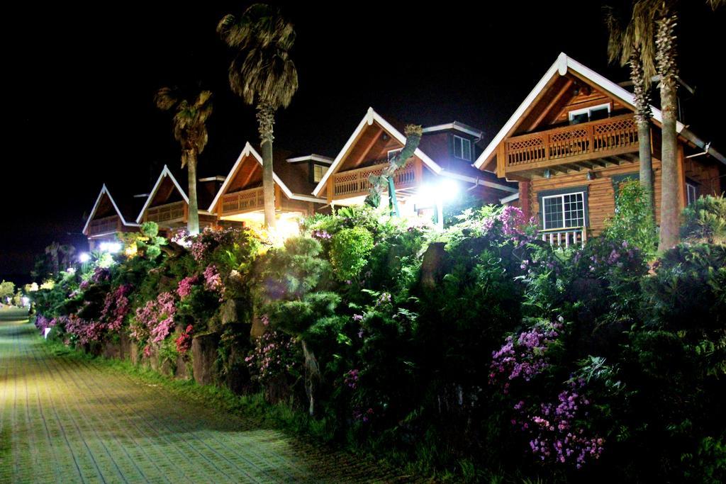 Jungmun Log Pension & Resort Seogwipo Esterno foto