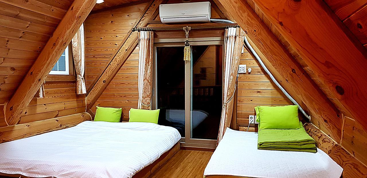 Jungmun Log Pension & Resort Seogwipo Esterno foto