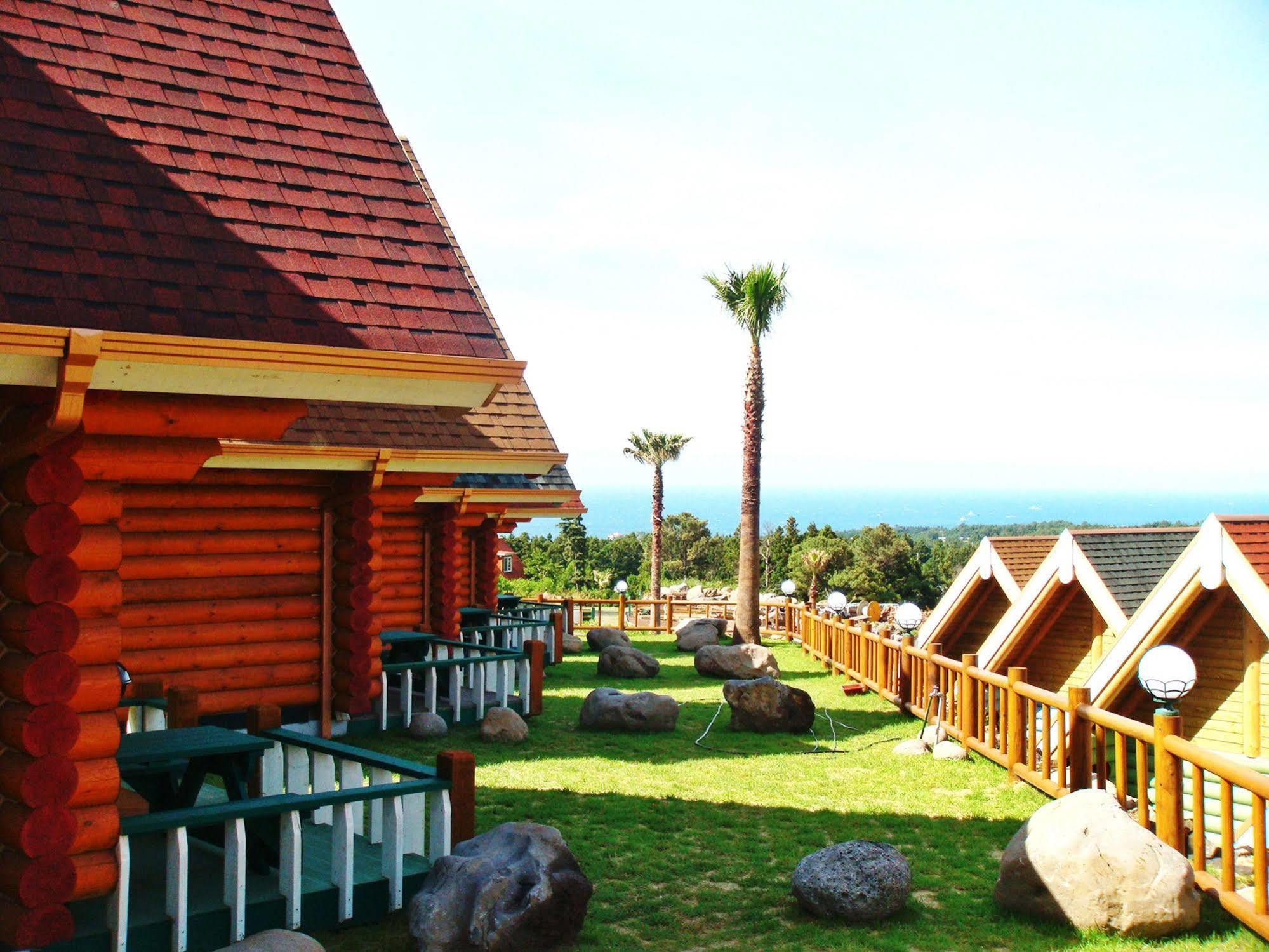 Jungmun Log Pension & Resort Seogwipo Esterno foto