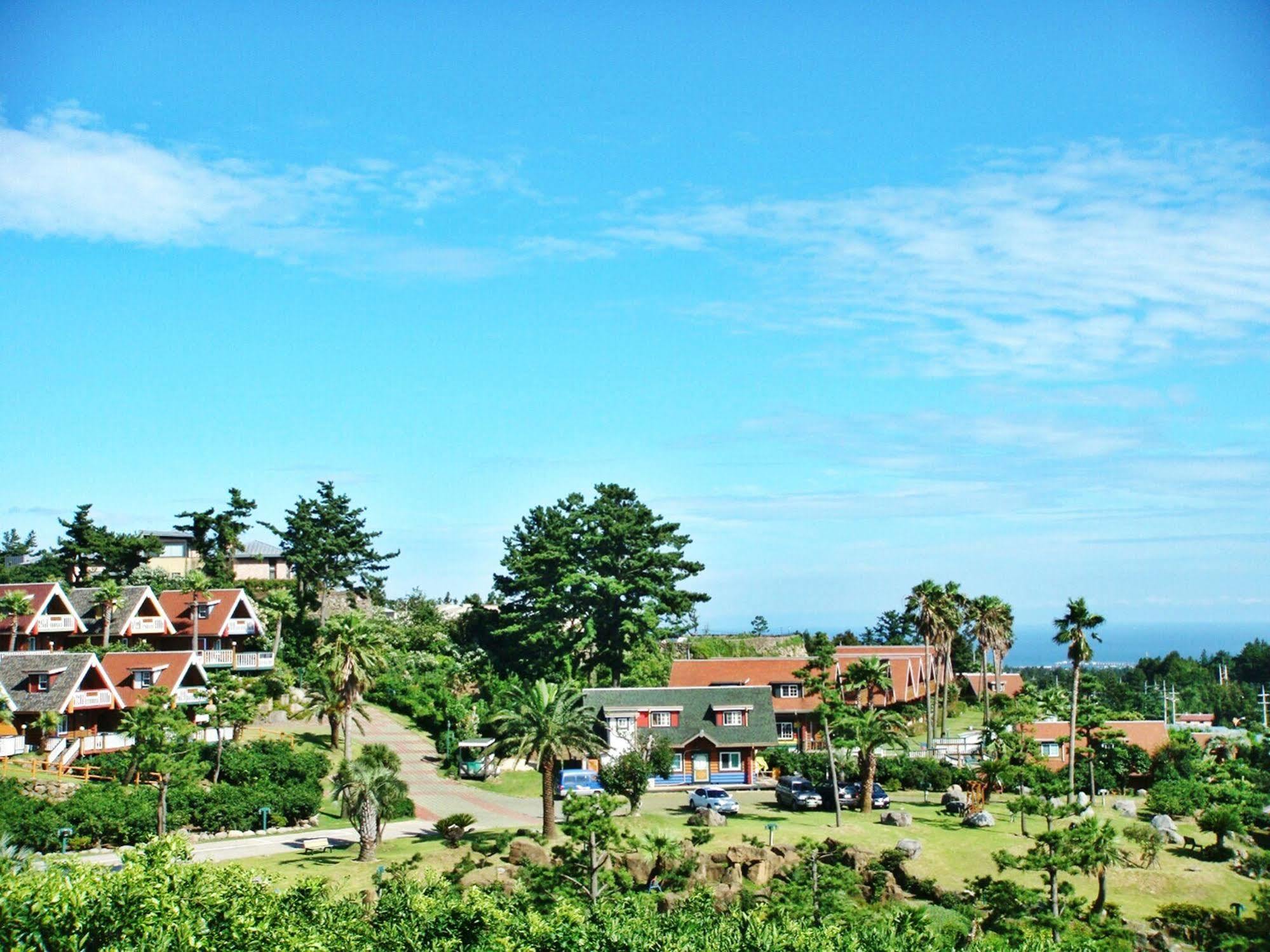 Jungmun Log Pension & Resort Seogwipo Esterno foto