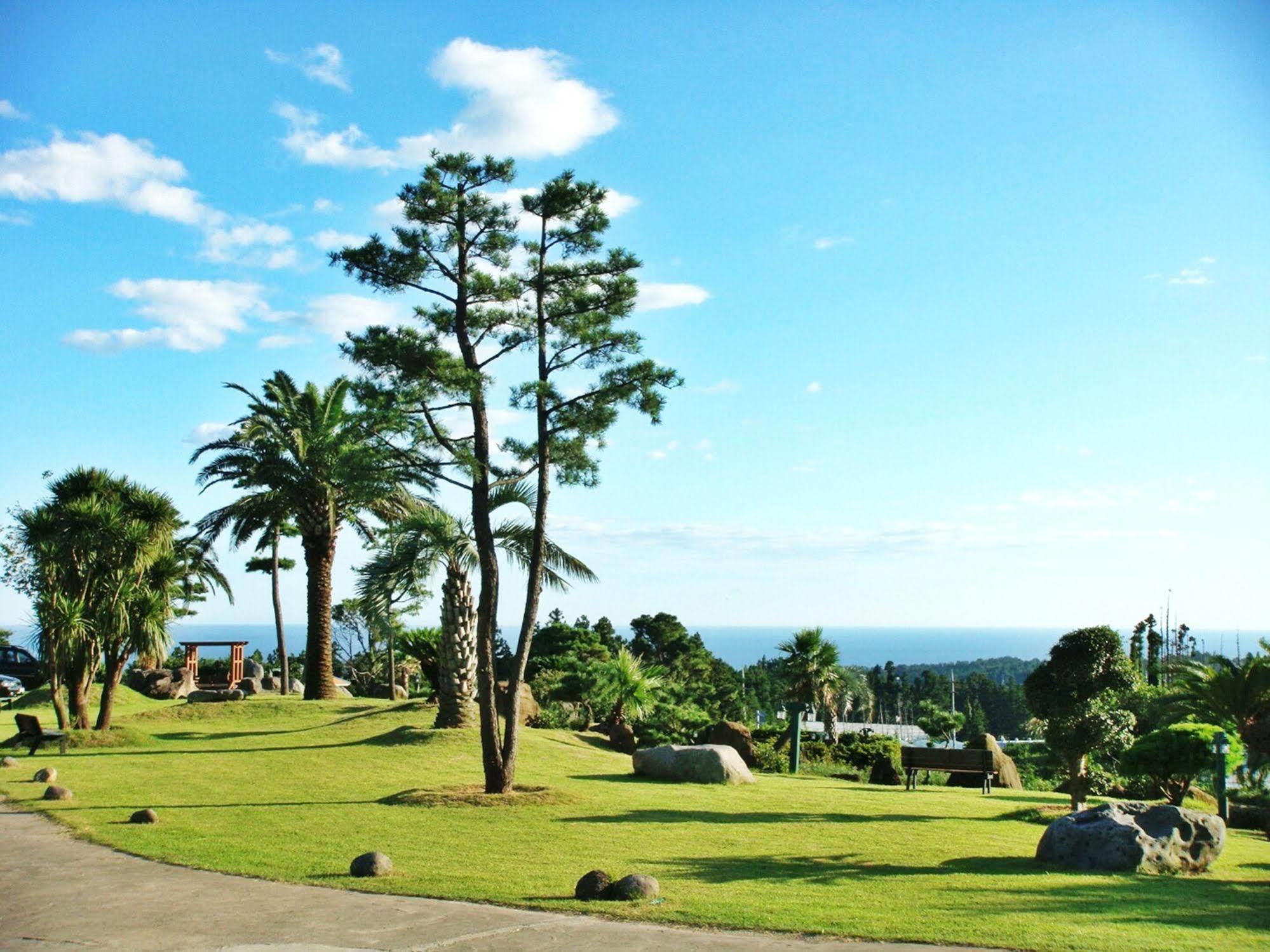 Jungmun Log Pension & Resort Seogwipo Esterno foto