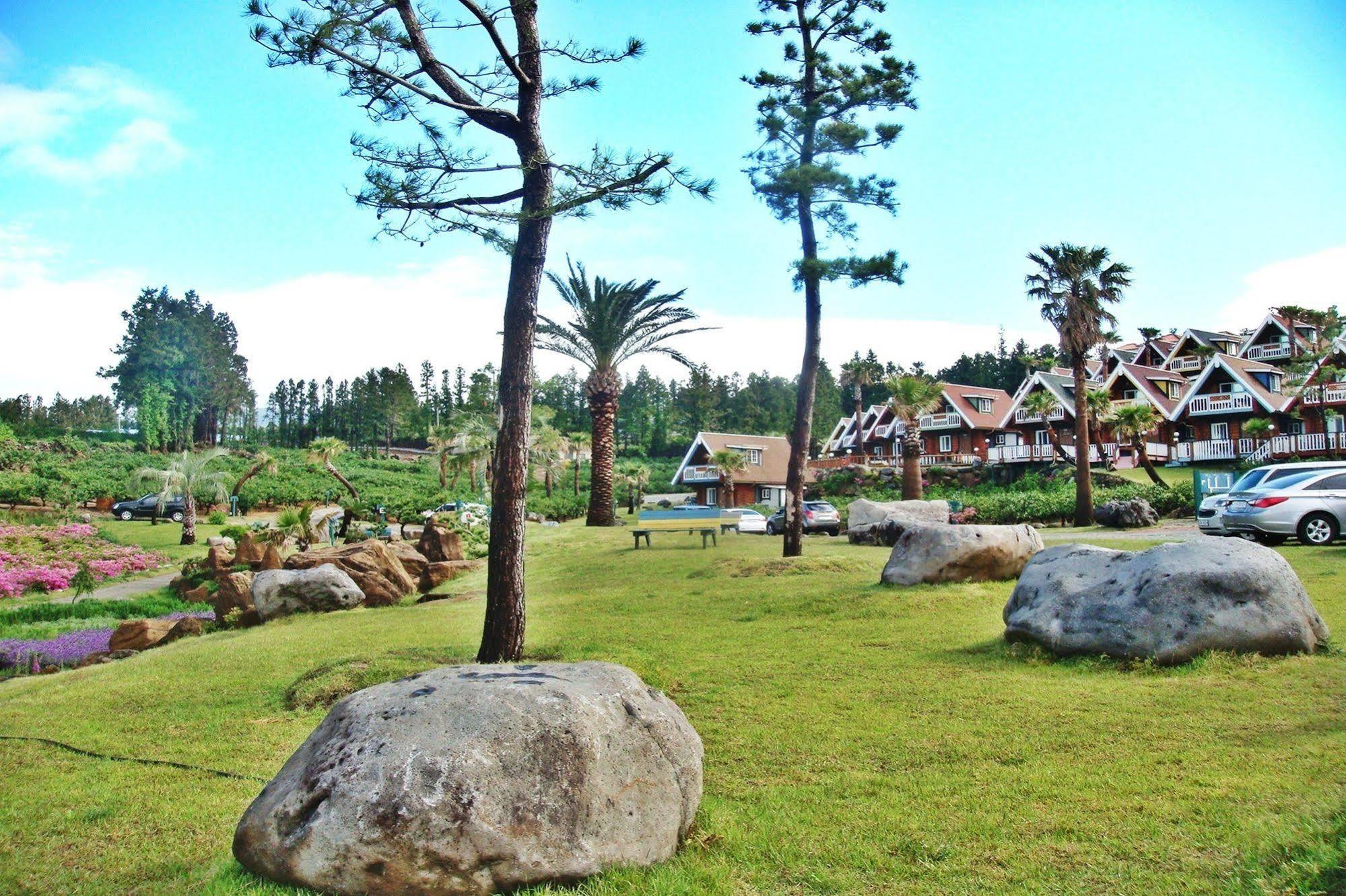 Jungmun Log Pension & Resort Seogwipo Esterno foto